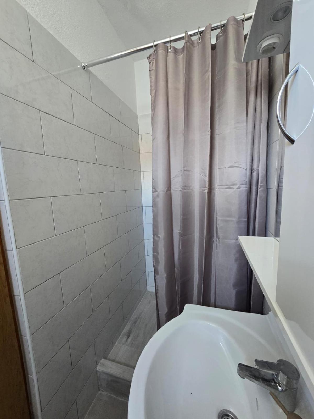 Apartmani Mlinar9 #2 Горни Карин Екстериор снимка